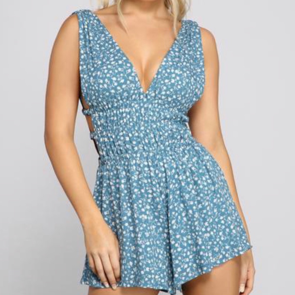 SUPER CUTE Windsor Romper (Size S)